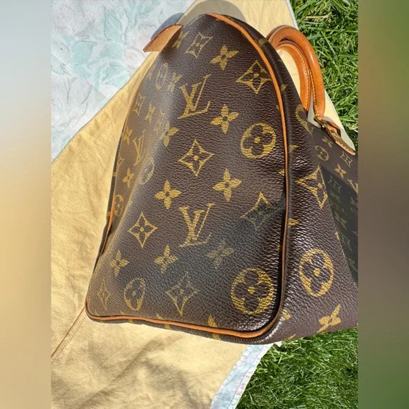 Authentic Louis Vuitton Speedy 35 Monogram - Picture 10 of 16